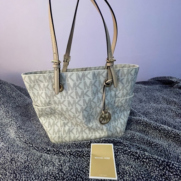 Michael Kors Signature Acorn-tan tote bag - Picture 6 of 8